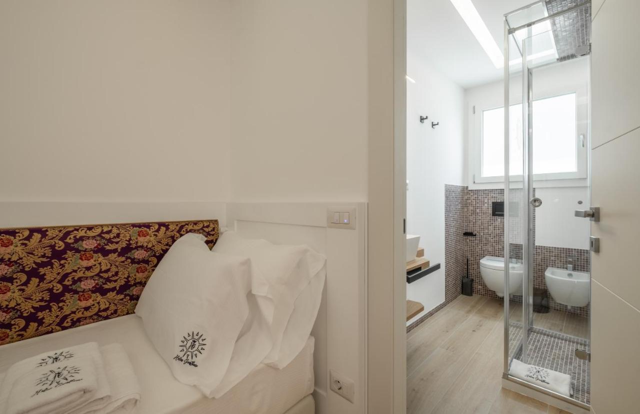 Helios Guest House กาญารี ภายนอก รูปภาพ