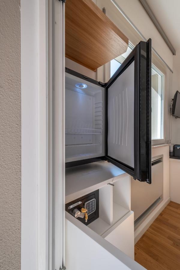 Helios Guest House กาญารี ภายนอก รูปภาพ